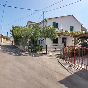 https://apartment-and-rooms-ruza-trogir.splithotels.org